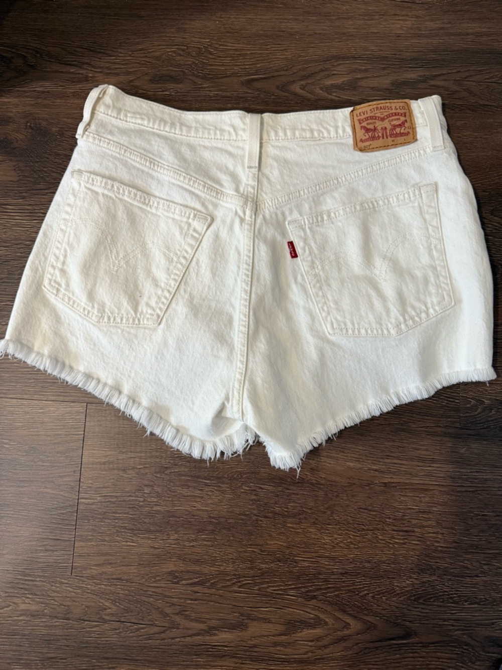 Levi’s High Waisted White Jean Shorts, Woman’s size 31 / 10 - Picture 4 of 8